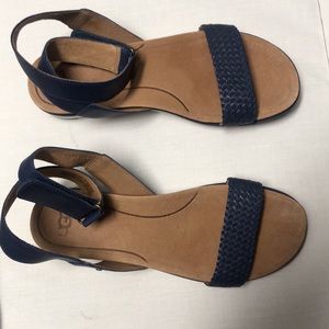 Ugg Laddie navy size 9